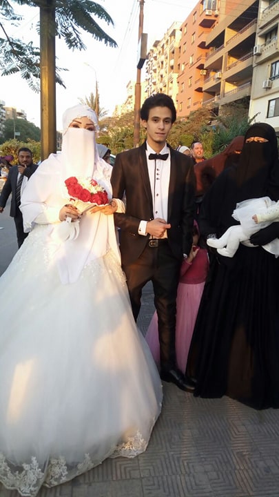 الأهل مع العروسان1