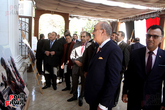 السفير العراقى فى مصر والعميد محمد سمير خلال احتفالية السفارة بعيد النصر