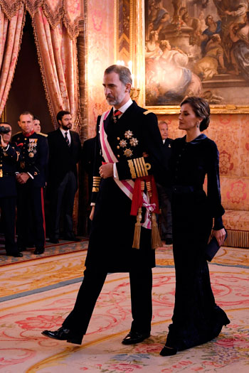 ملك إسبانيا وزوجته يشاركان فى احتفالات عيد الغطاس