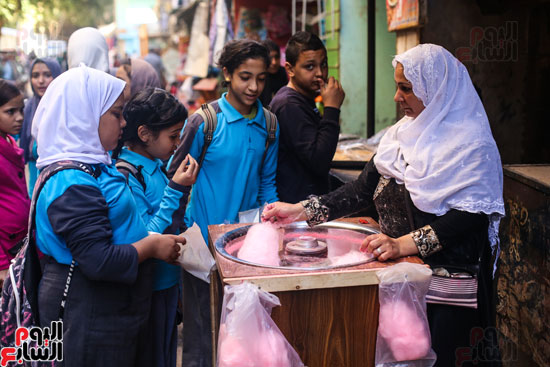 أم-صالح-بائعة-غزل-البنات-(8)