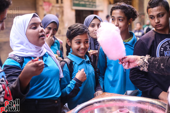 أم-صالح-بائعة-غزل-البنات-(10)