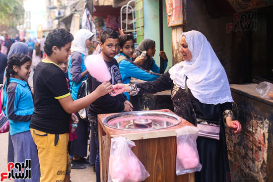 أم-صالح-بائعة-غزل-البنات-(4)