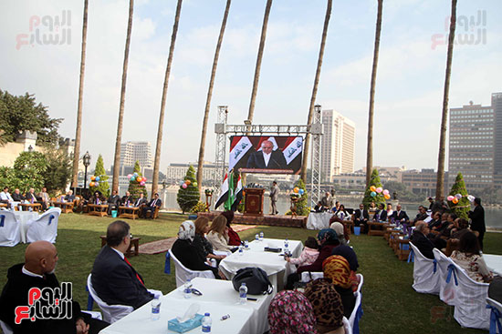 حرم السفير العراقى فى القاهرة على رأس الحضور باحتفالية السفارة بعيد النصر