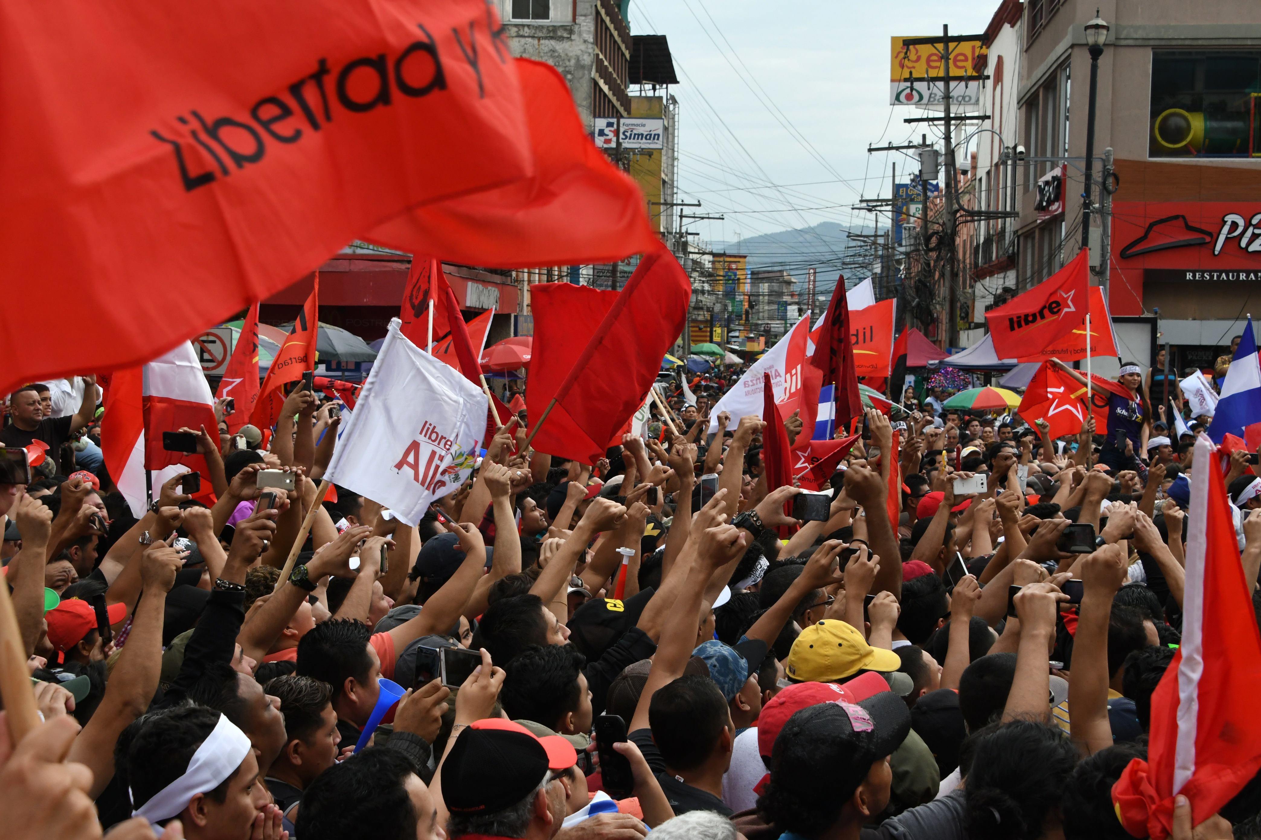الألاف يتظاهرون بهندوراس