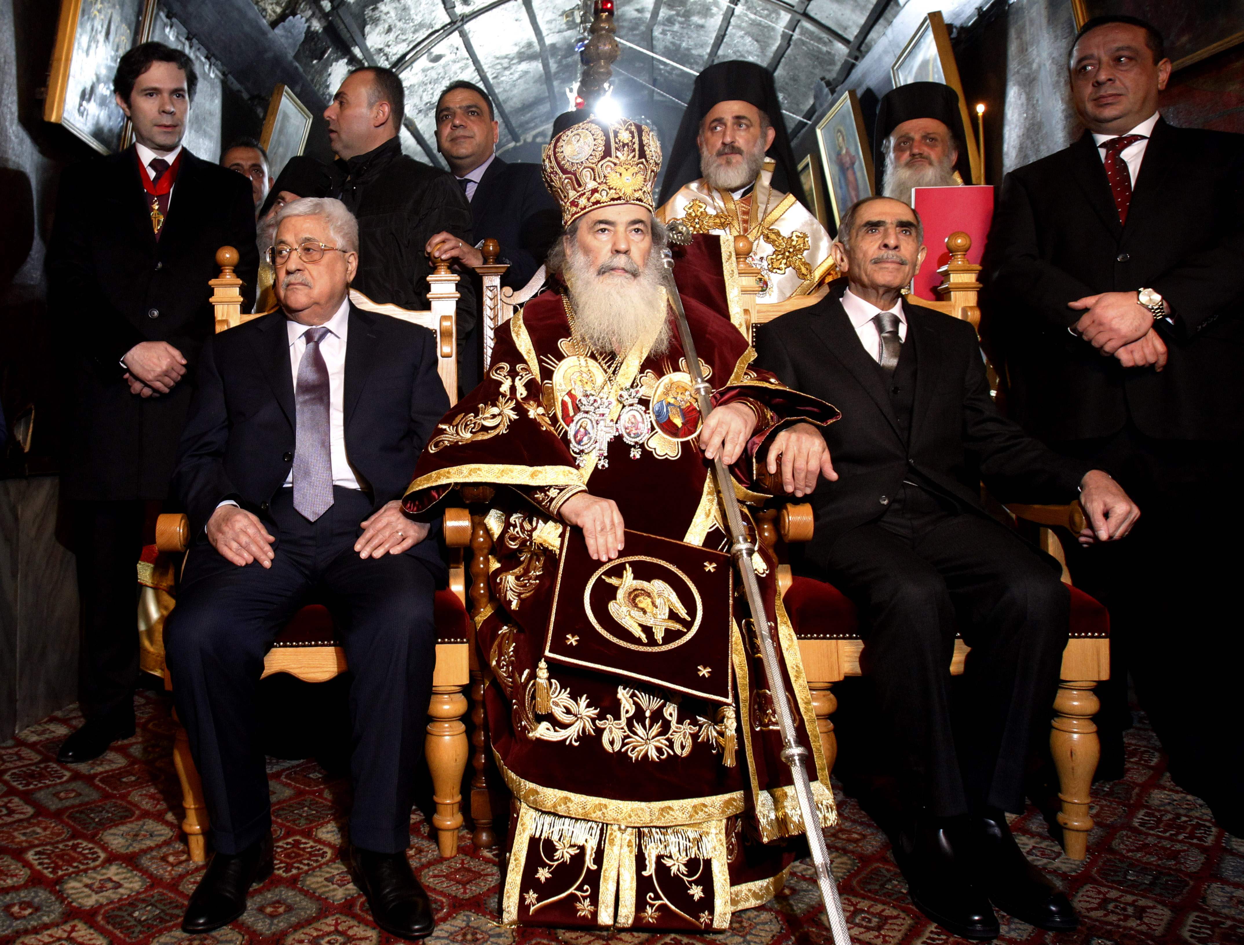 الرئيس الفلسطينى محمود عباس وبطريرك الروم الأرثوذكس ثيوفيلوس