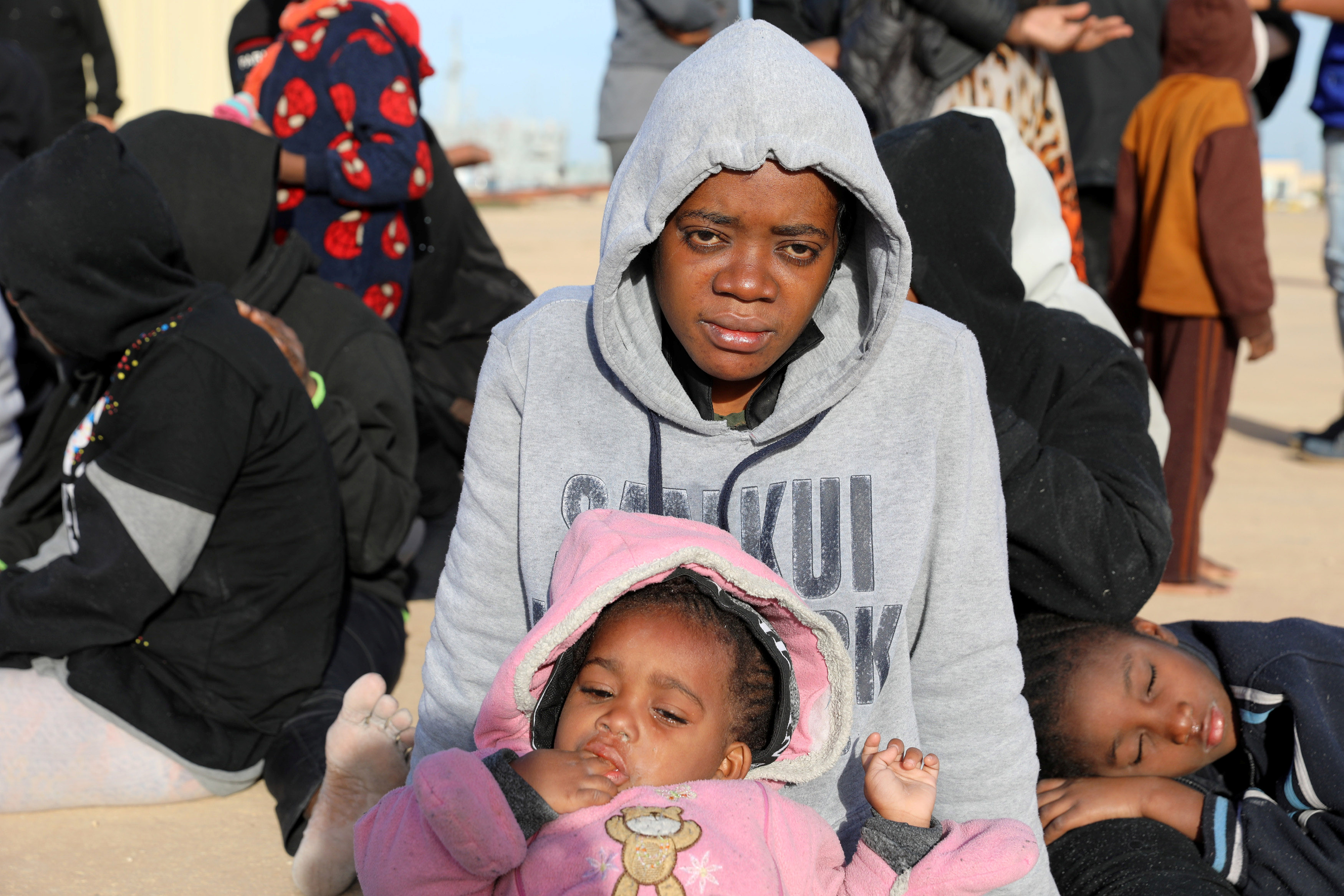 إحدى المهاجرات فى معسكر لخفر السواحل الليبى
