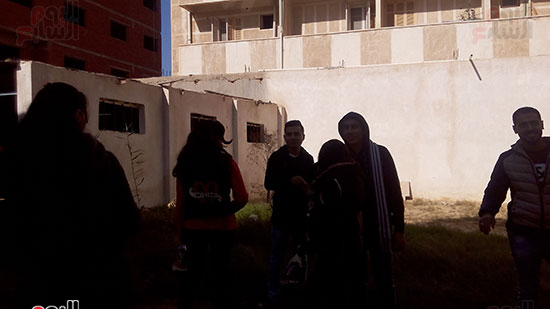 شباب يحتفلون بالعيد