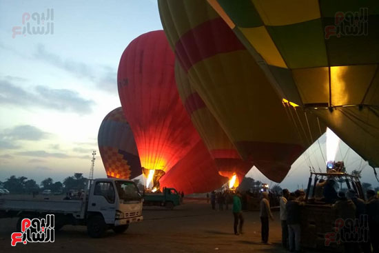 ملء طائرات البالون بالهواء البادر قبل الإقلاع