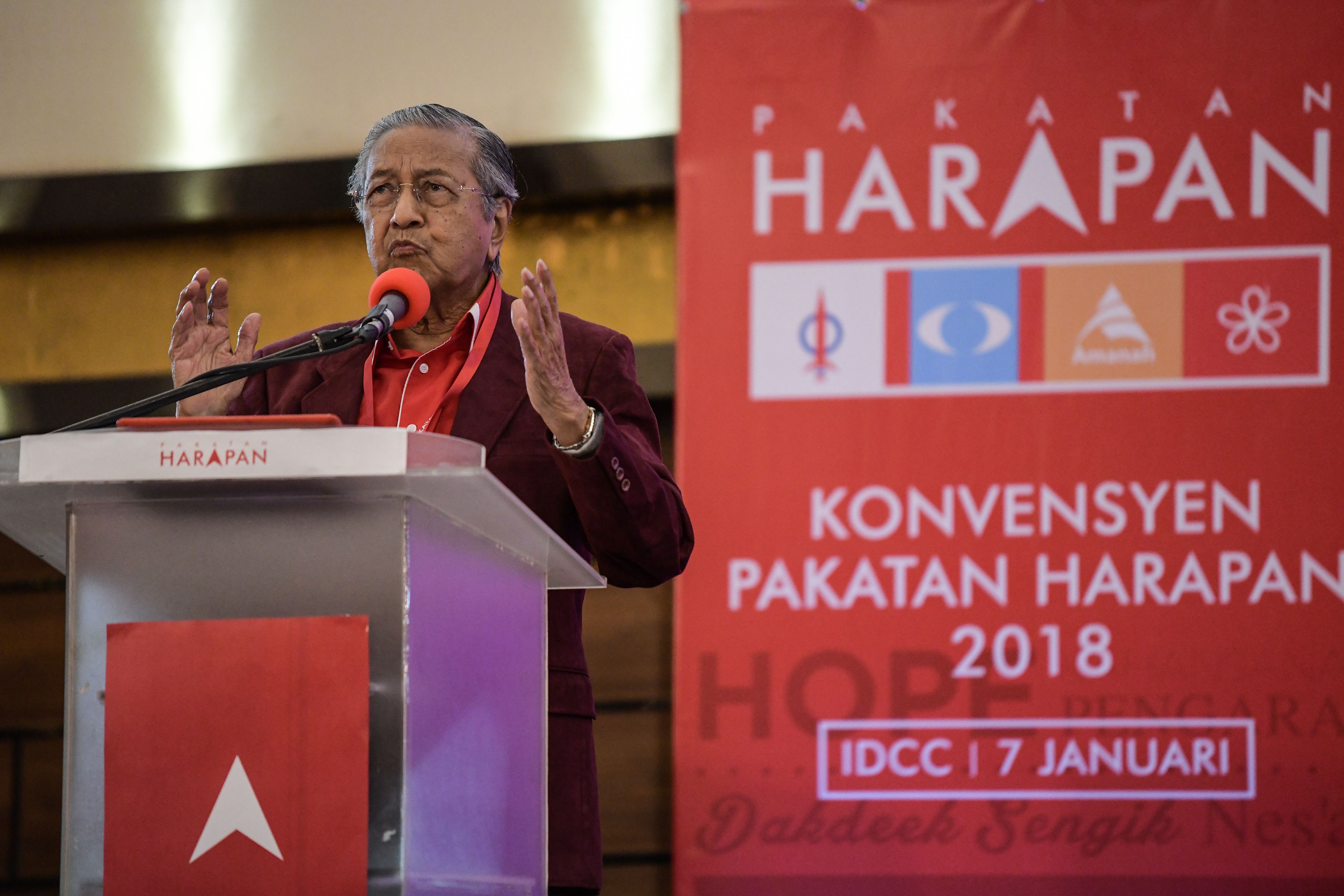 مؤتمر صحفى لإعلان ترشح مهاتير محمد لرئاسة وزراء ماليزيا