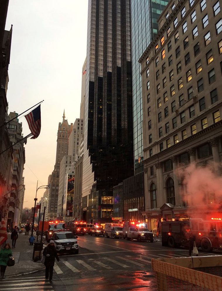 رجال الاطفاء تهرع إلى برج ترامب