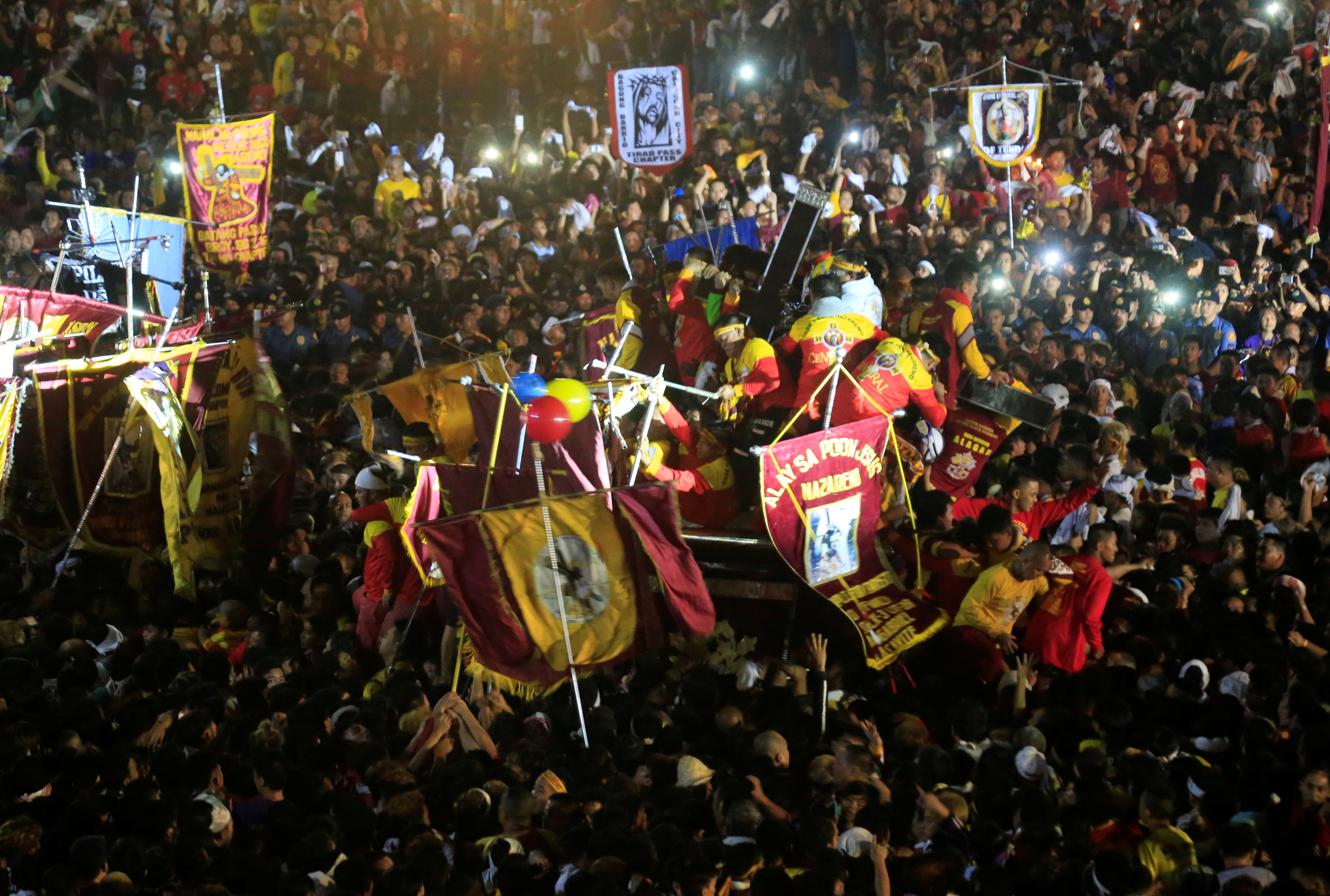 موكب دبنى لتمثال الناصرى الأسود فى الفلبين