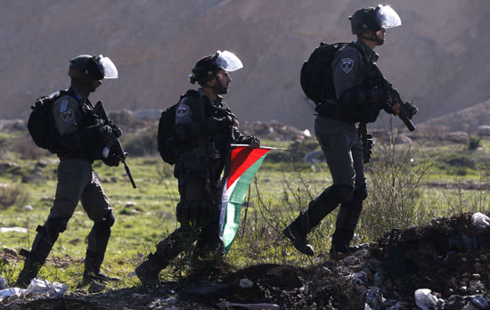 اشتباكات عنيفة بين الاحتلال الإسرائيلى وفلسطينيين (4)
