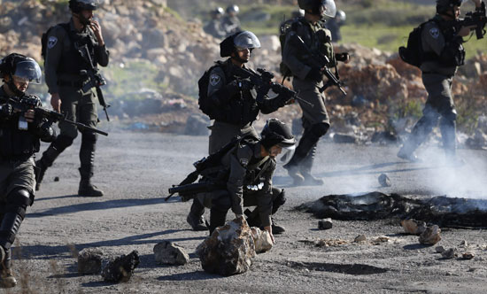 اشتباكات عنيفة بين الاحتلال الإسرائيلى وفلسطينيين (1)