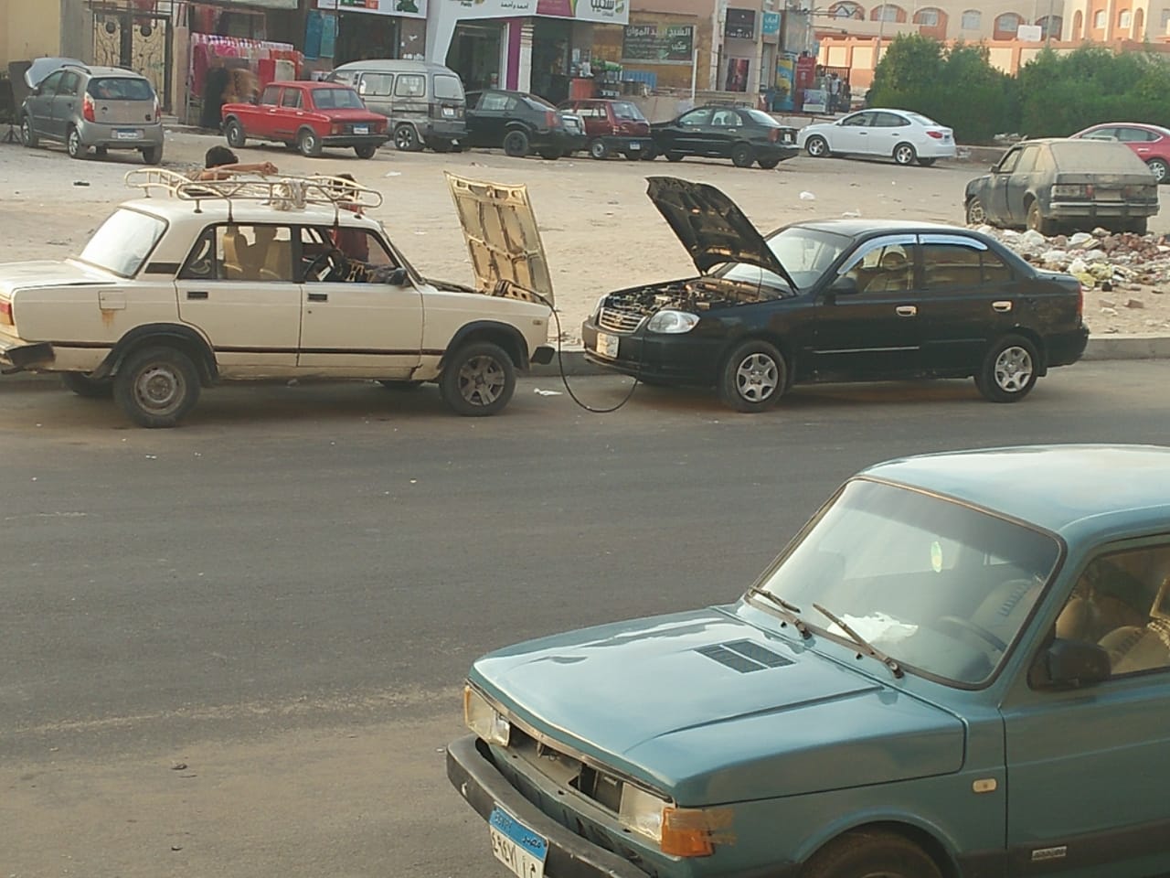 حويل منطقة الشباب فى مدينة العبور إلى ورش سيارات  (2)
