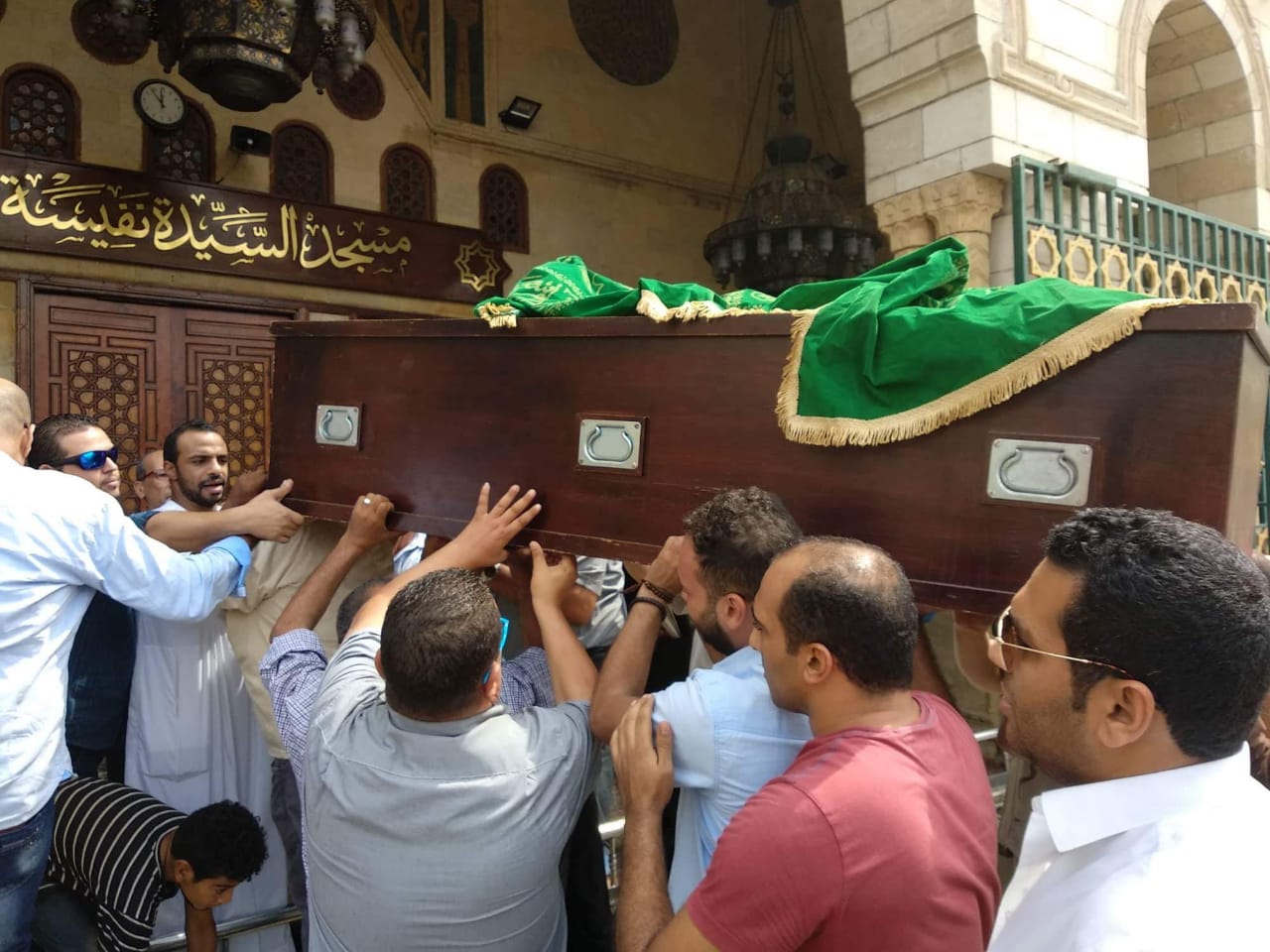 جنازة صفوت عبد الحليم فى مسجد السيدة نفيسة جنازة صفوت عبد الحليم فى مسجد السيدة نفيسة