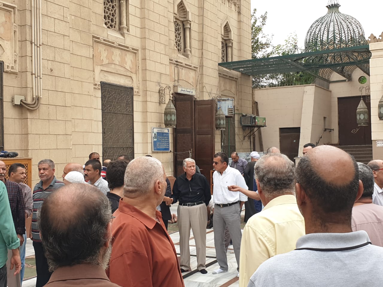 حسن حمدى وخالد مرتجى فى جنازة صفوت عبد الحليم حسن حمدى وخالد مرتجى فى جنازة صفوت عبد الحليم