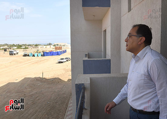صور رئيس الوزراء يتفقد مشروع تطوير مناطق الرويسات بشرم الشيخ (5)