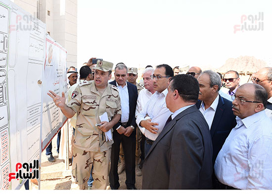 صور رئيس الوزراء يتفقد مشروع تطوير مناطق الرويسات بشرم الشيخ (4)