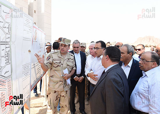 صور رئيس الوزراء يتفقد مشروع تطوير مناطق الرويسات بشرم الشيخ (3)