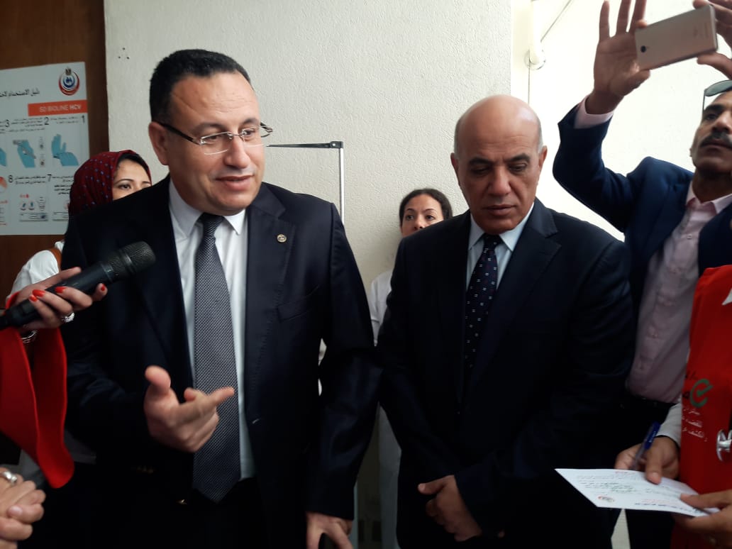 محافظ الإسكندرية يفتتح المبادرة الرئاسية للكشف عن فيروس سى (4)