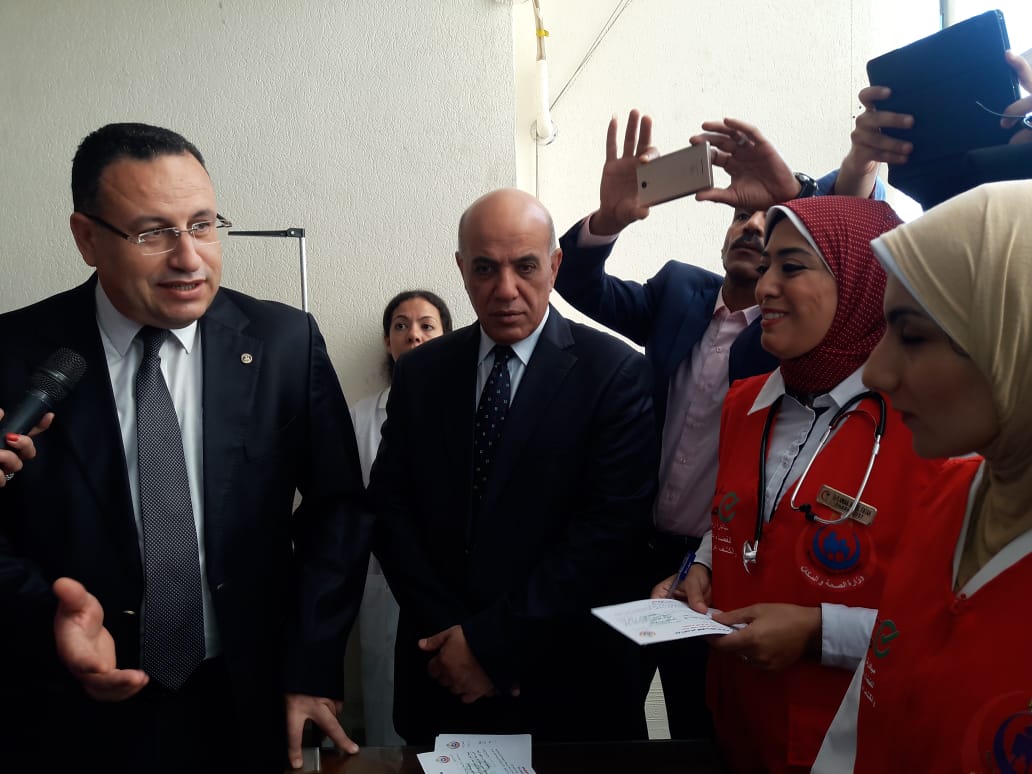 محافظ الإسكندرية يفتتح المبادرة الرئاسية للكشف عن فيروس سى (5)