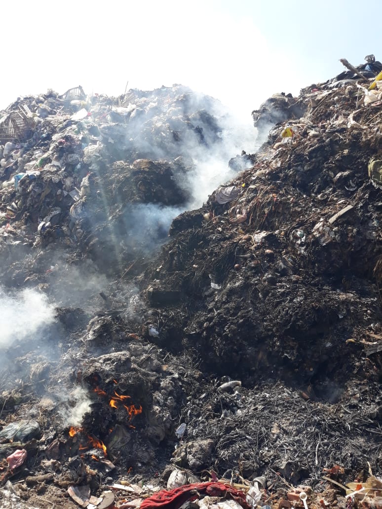 حرق القمامة فى  عزبة ابو خليل   (2)
