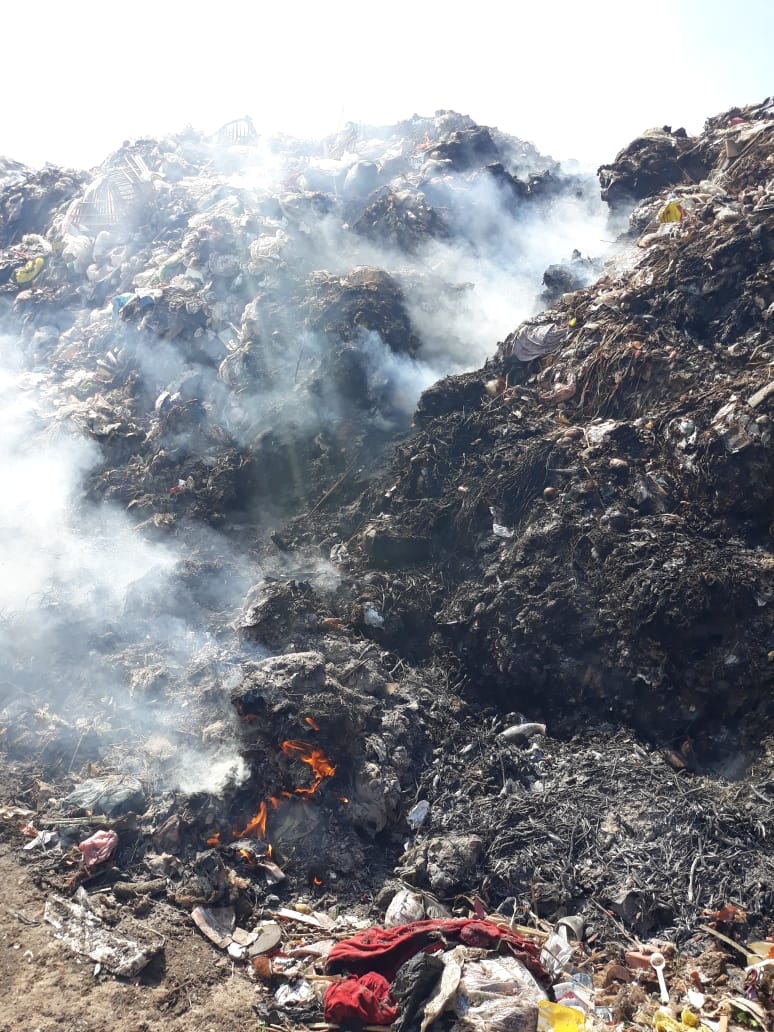 حرق القمامة فى  عزبة ابو خليل   (1)