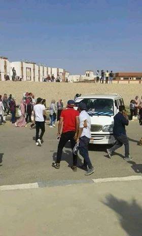 تدافع طلاب جامعة اسوان الجديدة على المواصلات (3)