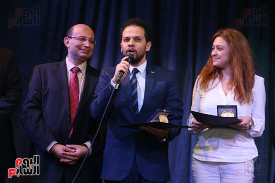 تكريم سميرة عبد العزيز بمهرجان المسرح الحر بجامعة عين شمس  (38)