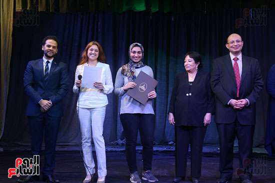 تكريم سميرة عبد العزيز بمهرجان المسرح الحر بجامعة عين شمس  (39)