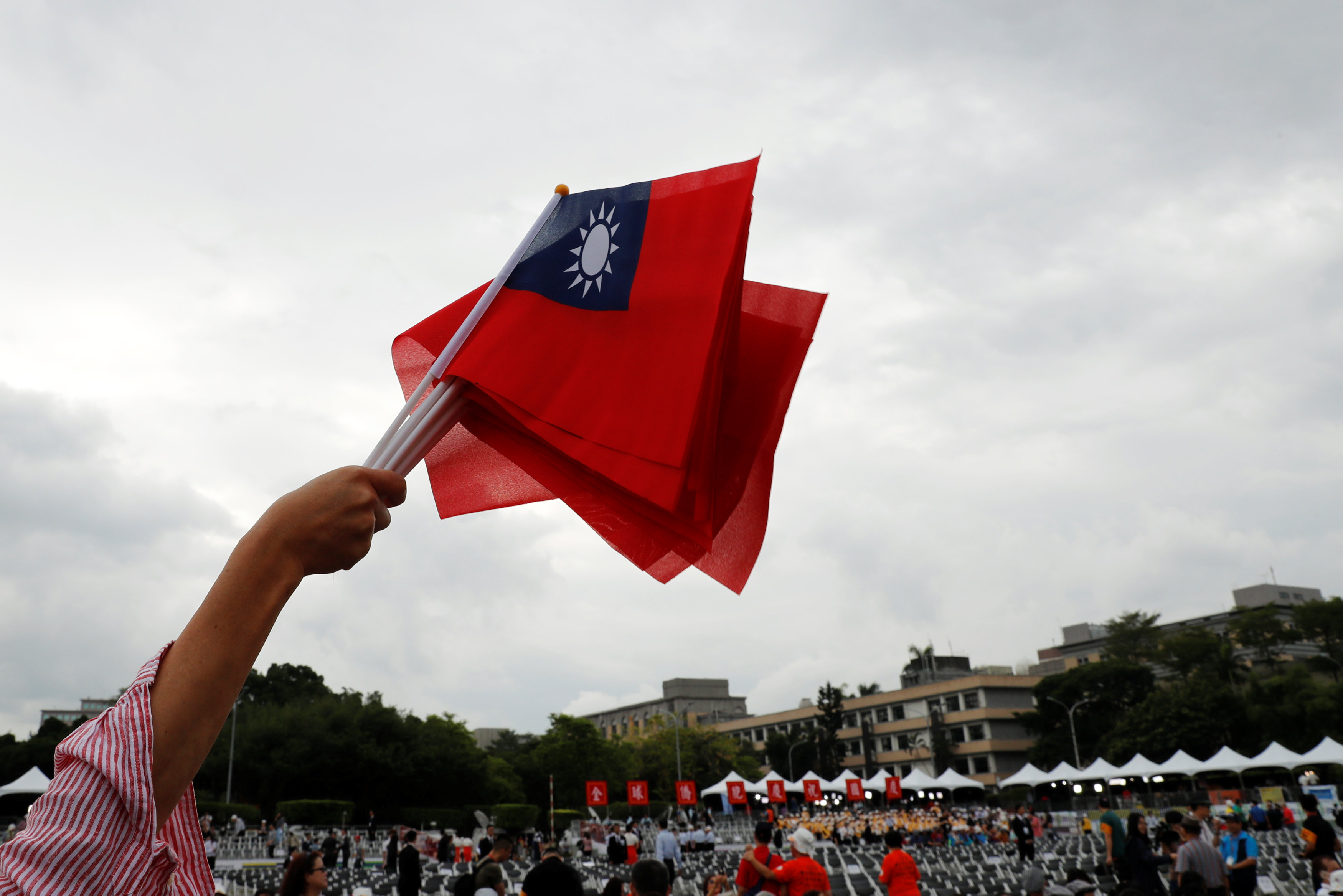 أعلام تايوان تتصدر المشهد فى الشوارع