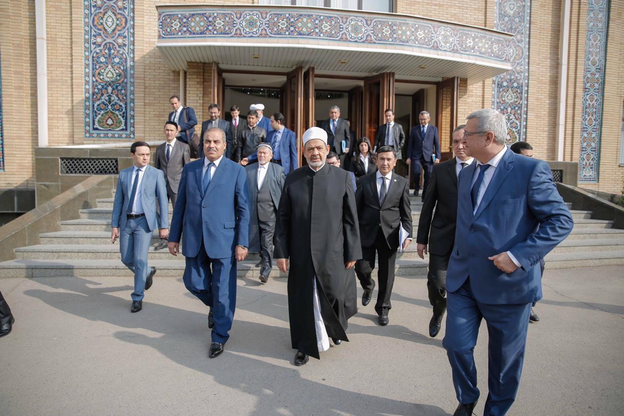 أكاديمية أوزبكستان الإسلامية تقلد الإمام الأكبر الدكتوراه الفخرية (4)