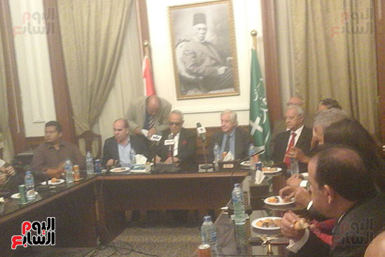خلال لقاء مفتوح مع أعضاء جمعية المراسلين الأجانب بالقاهرة (2)