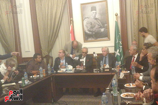 خلال لقاء مفتوح مع أعضاء جمعية المراسلين الأجانب بالقاهرة (4)