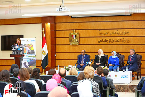 صور  فعاليات الاحتفال بمنتدى فتيات مصر  بالسلام الوطنى (36)