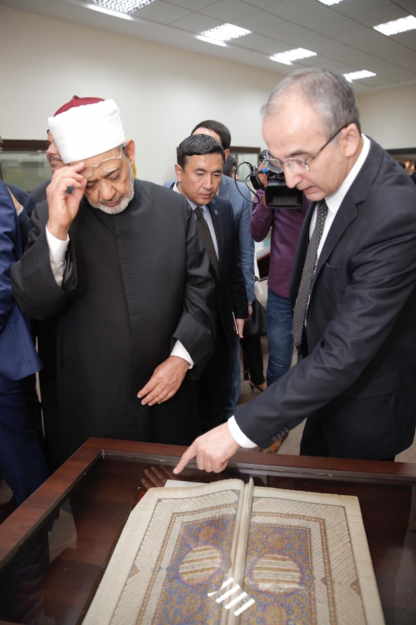 الإمام الأكبر يزور معهد البيروني للمخطوطات في طشقند (4)