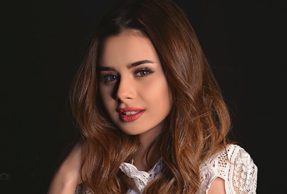 الممثلة المصرية الشابة منة عرفة