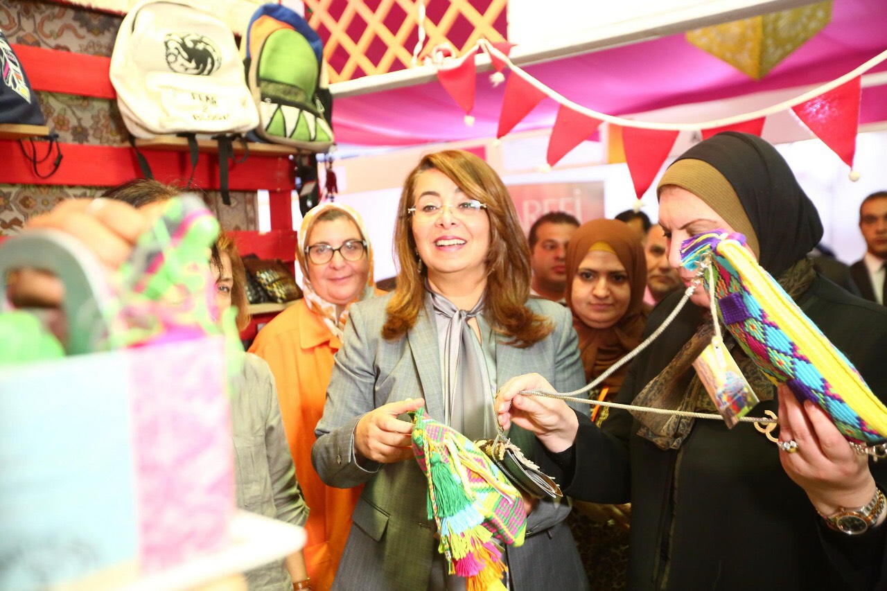 وزيرة التضامن خلال المعرض الدولي الأول للحرف اليدوية كرافيتى إيجبت (7)