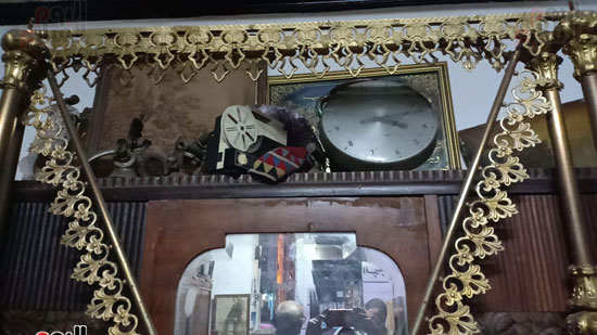 صور.. السرير النحاس لأصحاب الذوق الرفيع فى أقدم محل بالإسكندرية منذ عام 1918 (4)