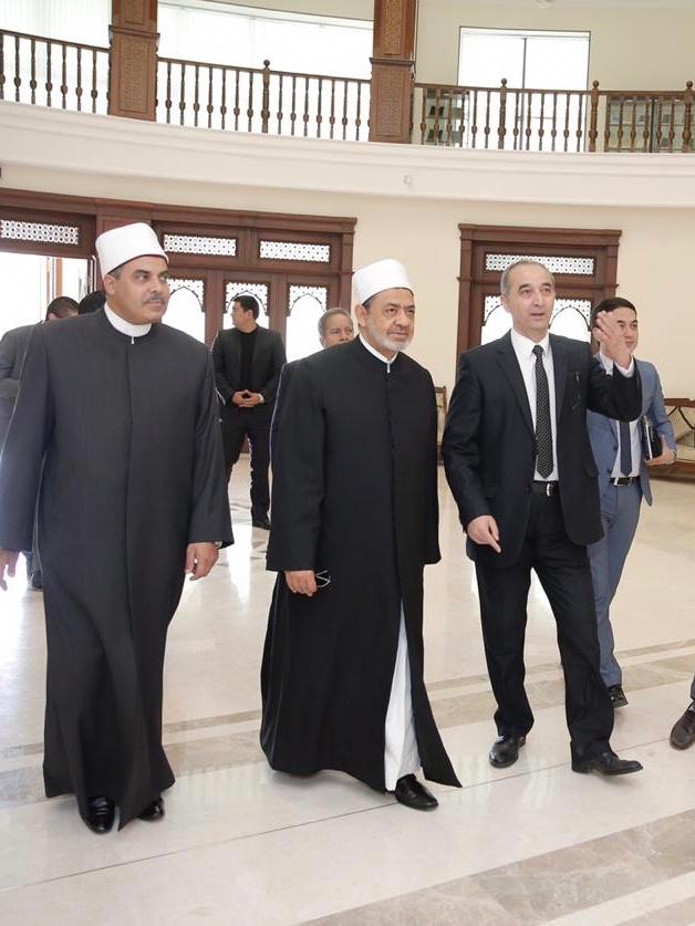 الإمام الأكبر يزور معهد البيروني للمخطوطات في طشقند (6)