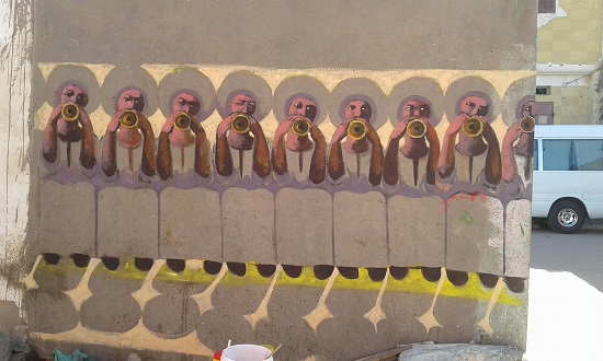 عمل الفنان أحمد سليم على الجدار