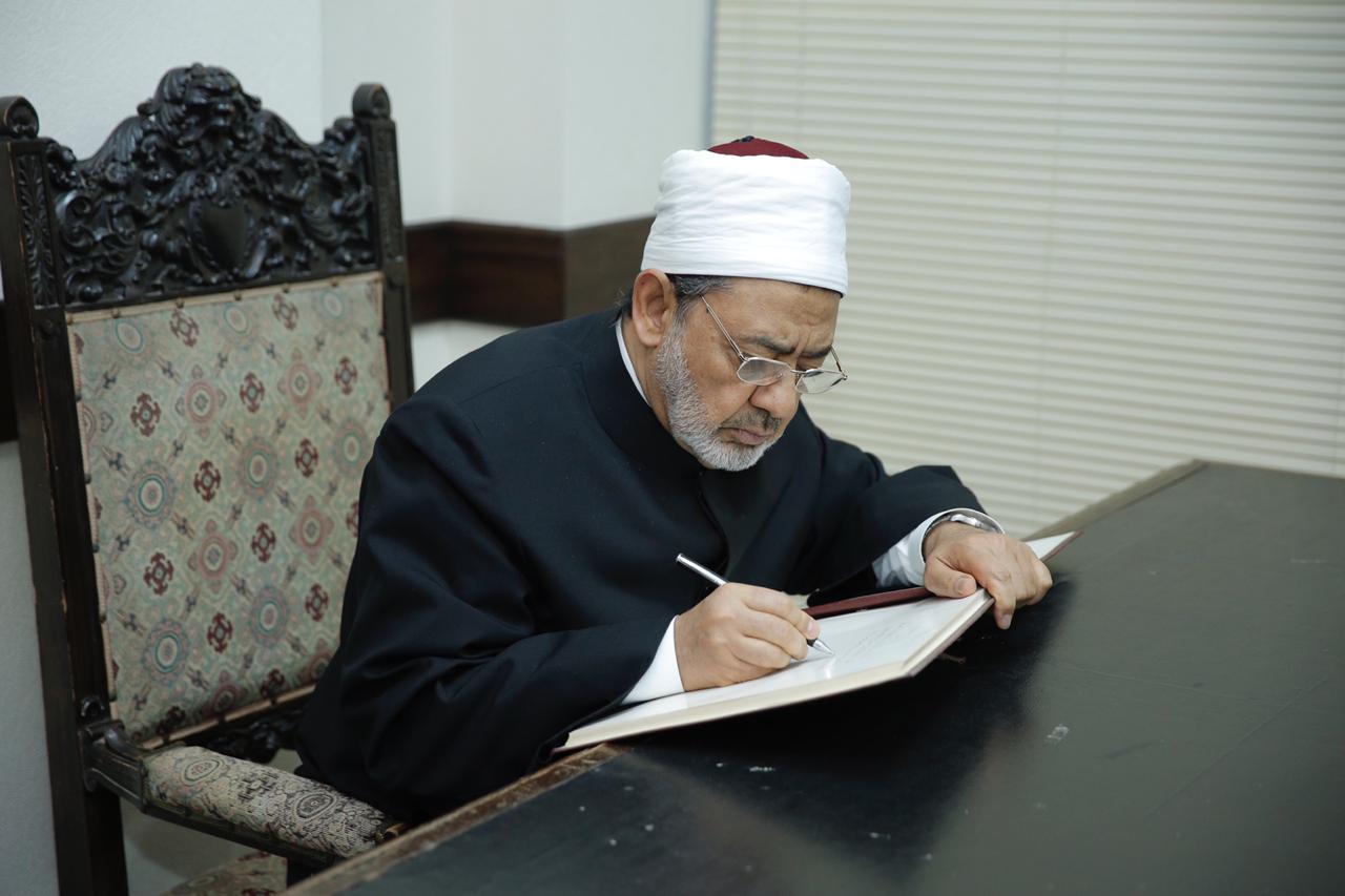 الإمام الأكبر يزور معهد البيروني للمخطوطات في طشقند (1)