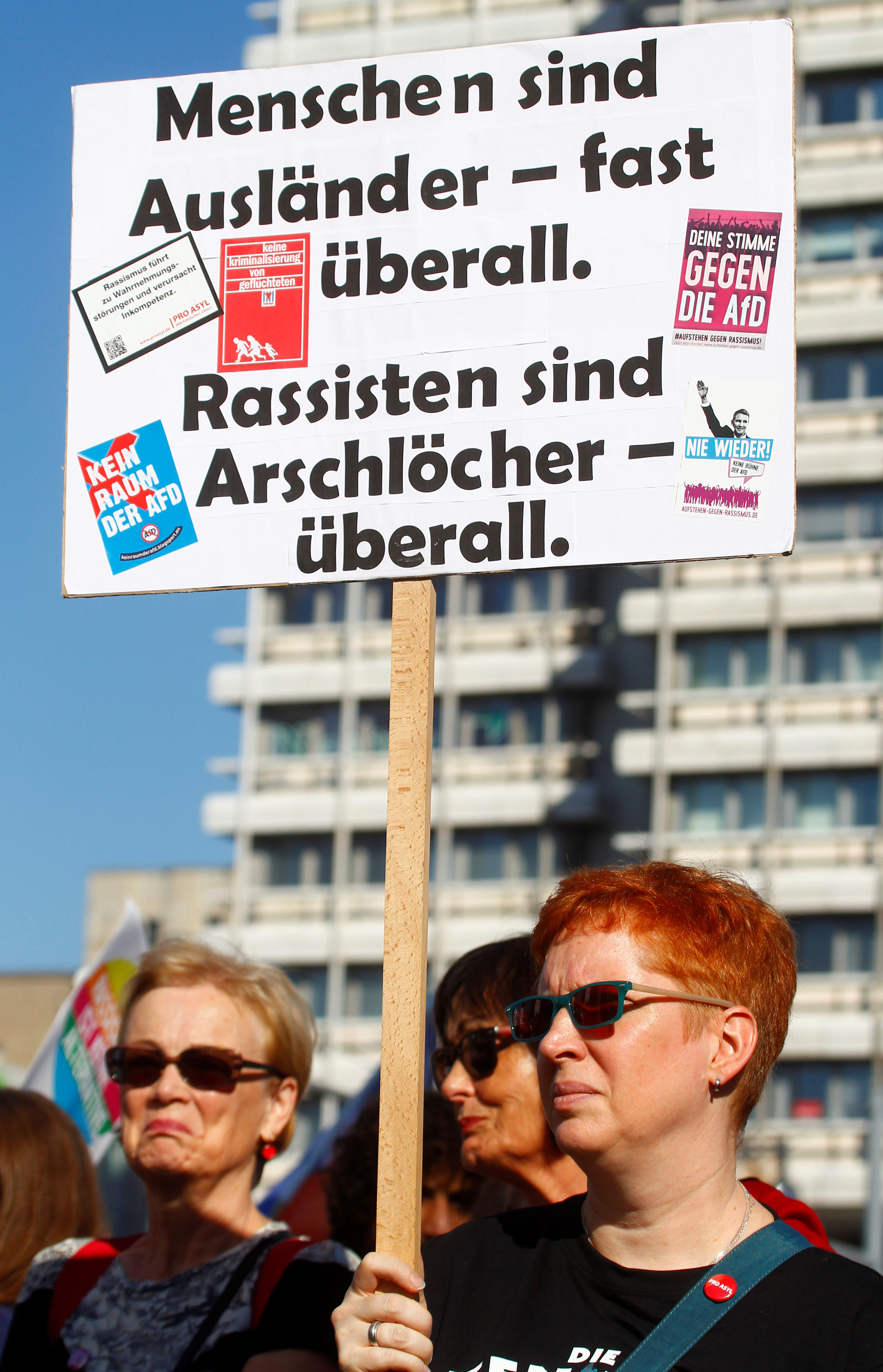 الألمان يتظاهرون ضد سياسة الهجرة