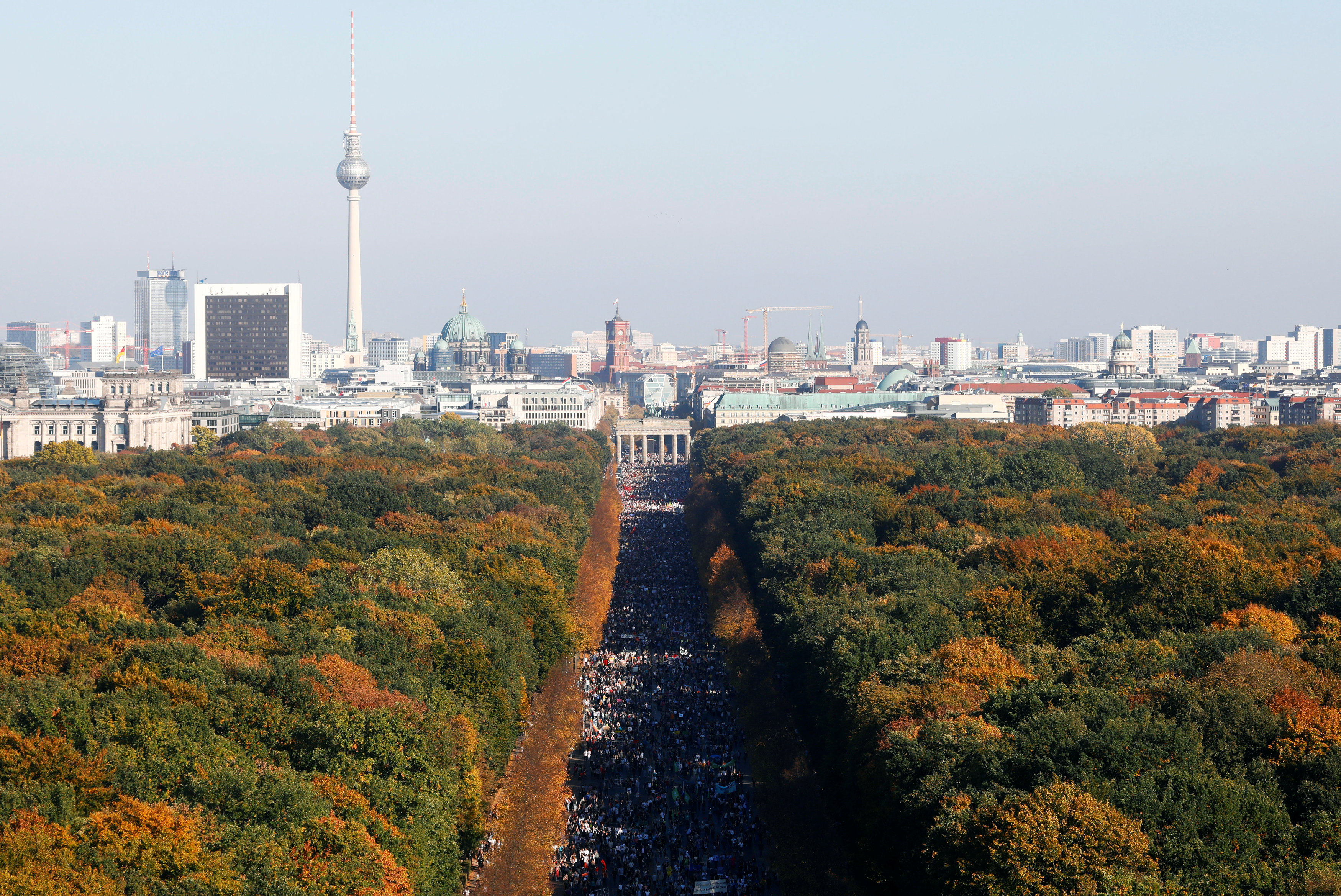 آلاف المحتجين فى ألمانيا