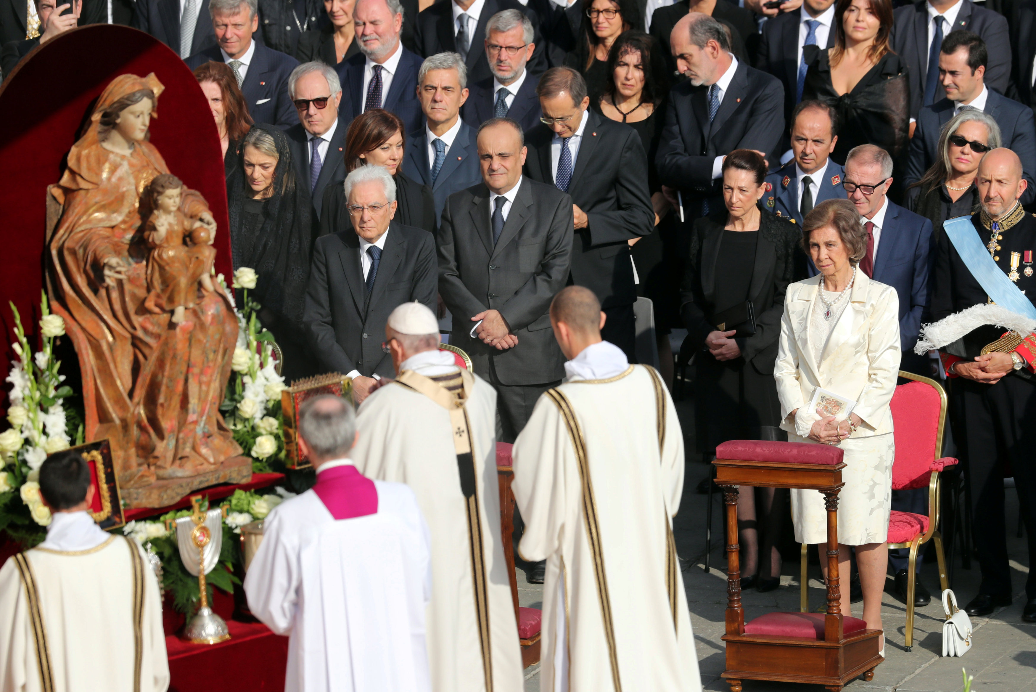 ملكة أسبانيا السابقة صوفيا تحضر القداس الذى يرأسه البابا فرنسيس
