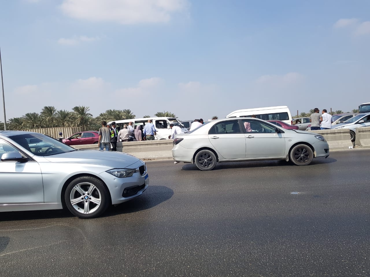 حادث مرورى يتسبب فى زحام بالمحور