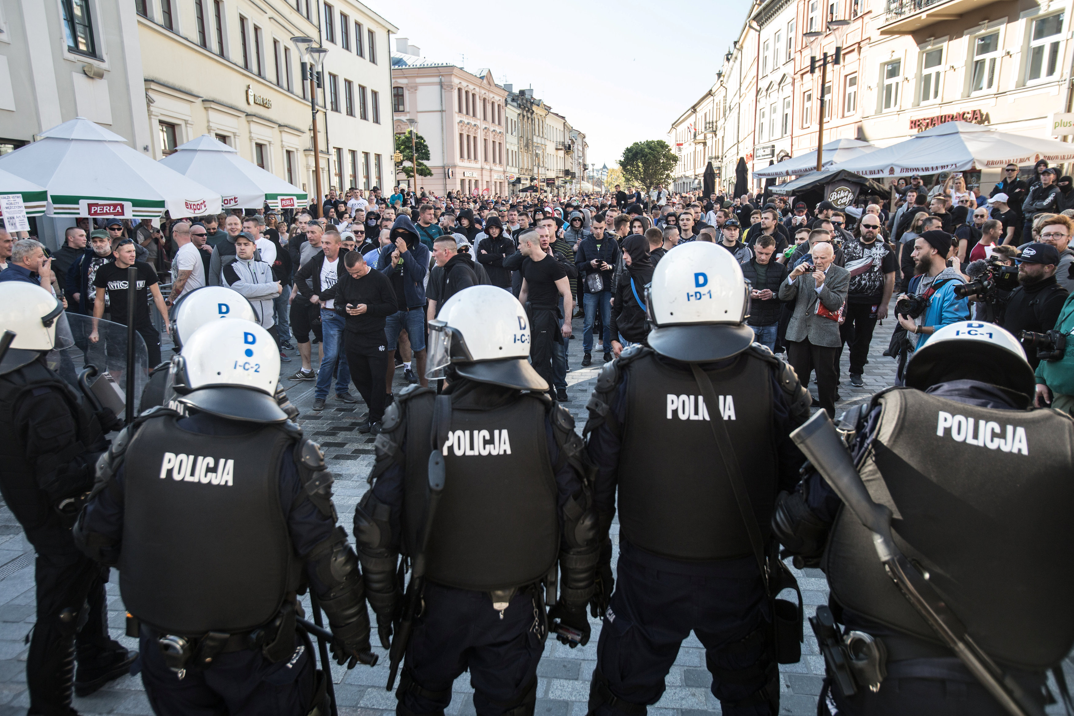 الشرطة البولندية تتصدى للمحتجين