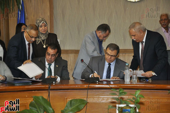 توقيع اتفاقية بين وزارة القوى العاملة وهيئة قناة السويس (4)
