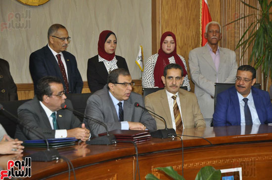 توقيع اتفاقية بين وزارة القوى العاملة وهيئة قناة السويس (3)