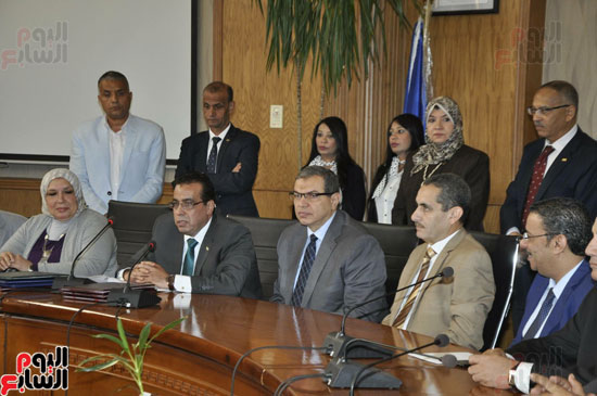 توقيع اتفاقية بين وزارة القوى العاملة وهيئة قناة السويس (1)